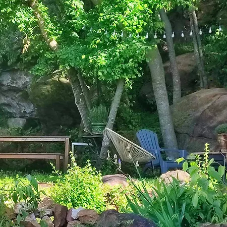 Guest house Un Pied Dans La Foret